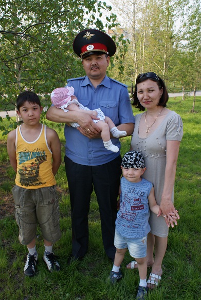 Русланбек Кожомуратов со своей семьей