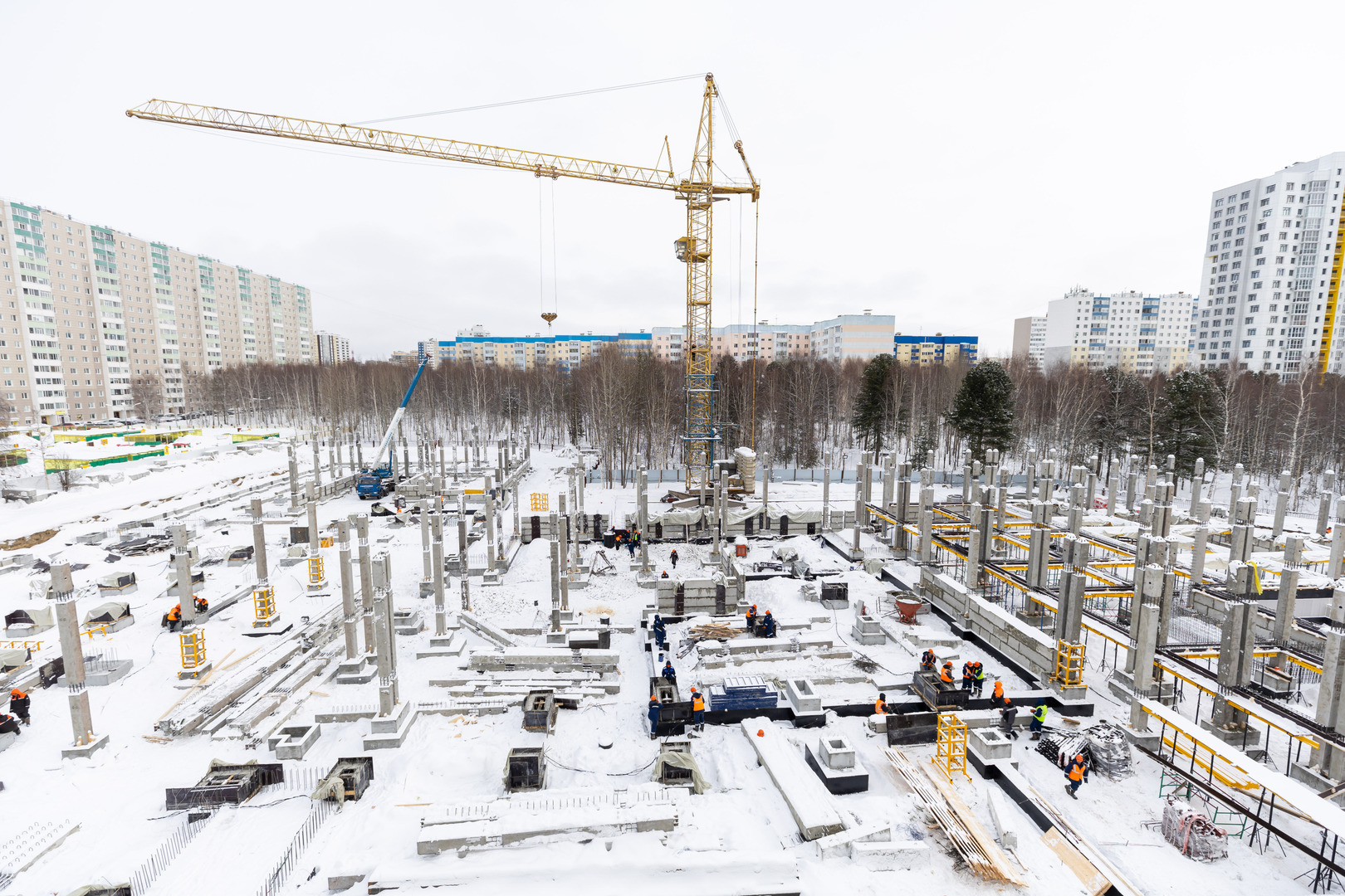 В Сургуте строят 4 школы, детский сад и 5 спортивных комплексов |  19.04.2024 | Сургут - БезФормата