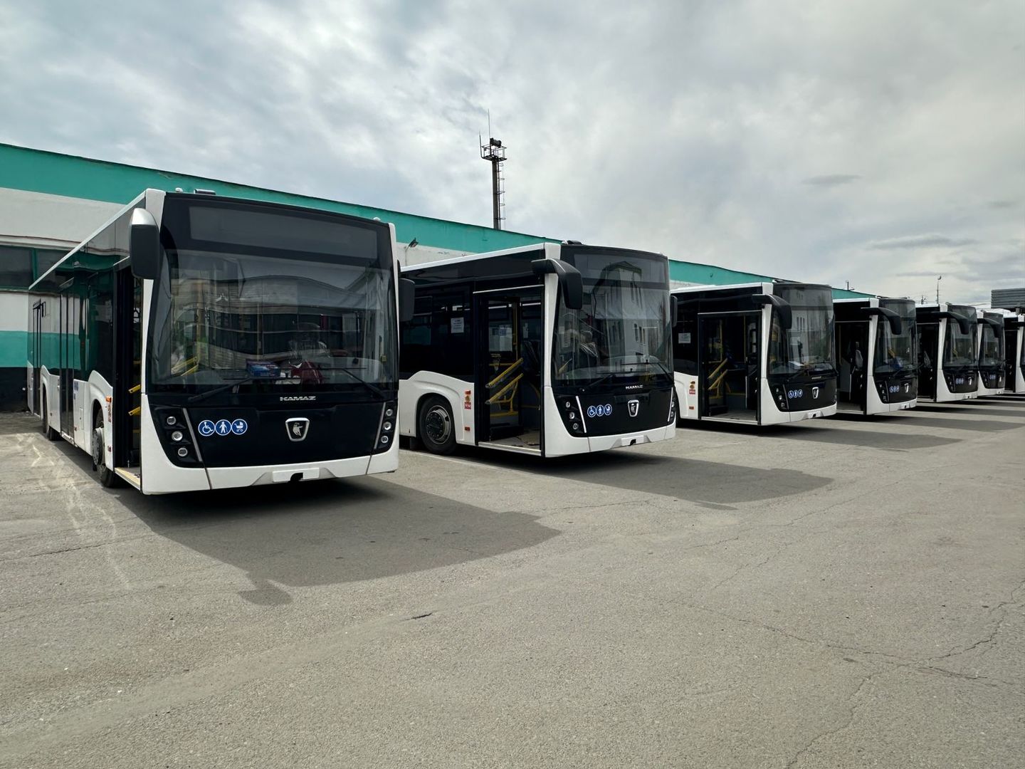 В Сургуте на маршруты выйдут 9 новых автобусов большого класса | 07.06.2024  | Сургут - БезФормата