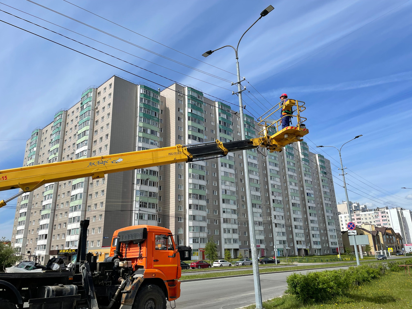 В Сургуте продолжается модернизация уличного освещения в рамках первого в  городе концессионного соглашения в сфере благоустройства | 21.06.2024 |  Сургут - БезФормата