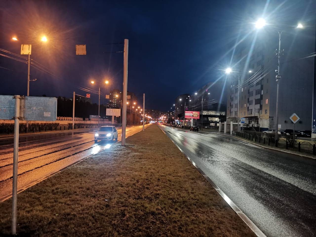 В Сургуте продолжается модернизация уличного освещения в рамках первого в  городе концессионного соглашения в сфере благоустройства | 21.06.2024 |  Сургут - БезФормата