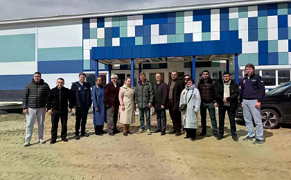 В Сургуте партийный десант проинспектировал ход строительства спортивного комплекса с искусственным льдом в микрорайоне «Хоззона»